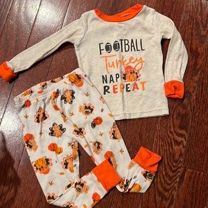 Thanksgiving/football pjs! 2t